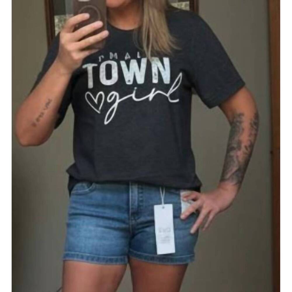 NEW SOUTHERN ATTITUDE small town girl graphic tee in black